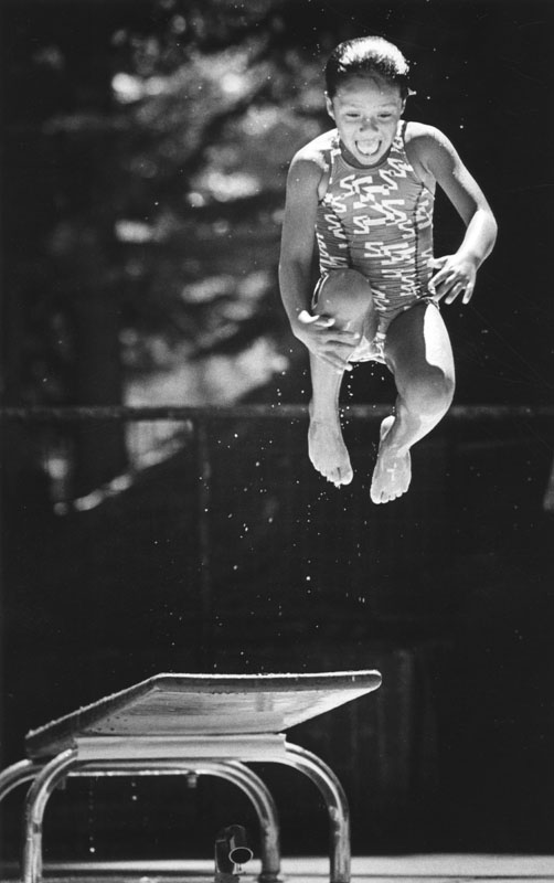 00085350 - diving board girl